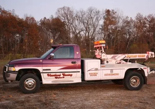 A tow truck from Heartland Towing Service near Champaign IL