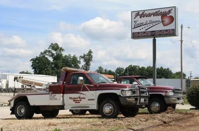 The outside of Heartland Towing & Recovery