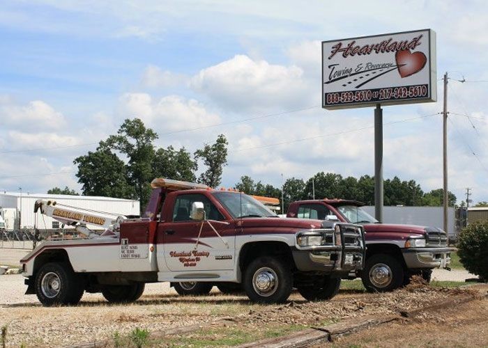 A Tow Truck in Effingham IL parked outside of Heartland Towing & Recovery