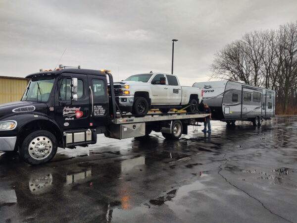 Heartland Towing & Recovery provides towing Effingham IL trusts